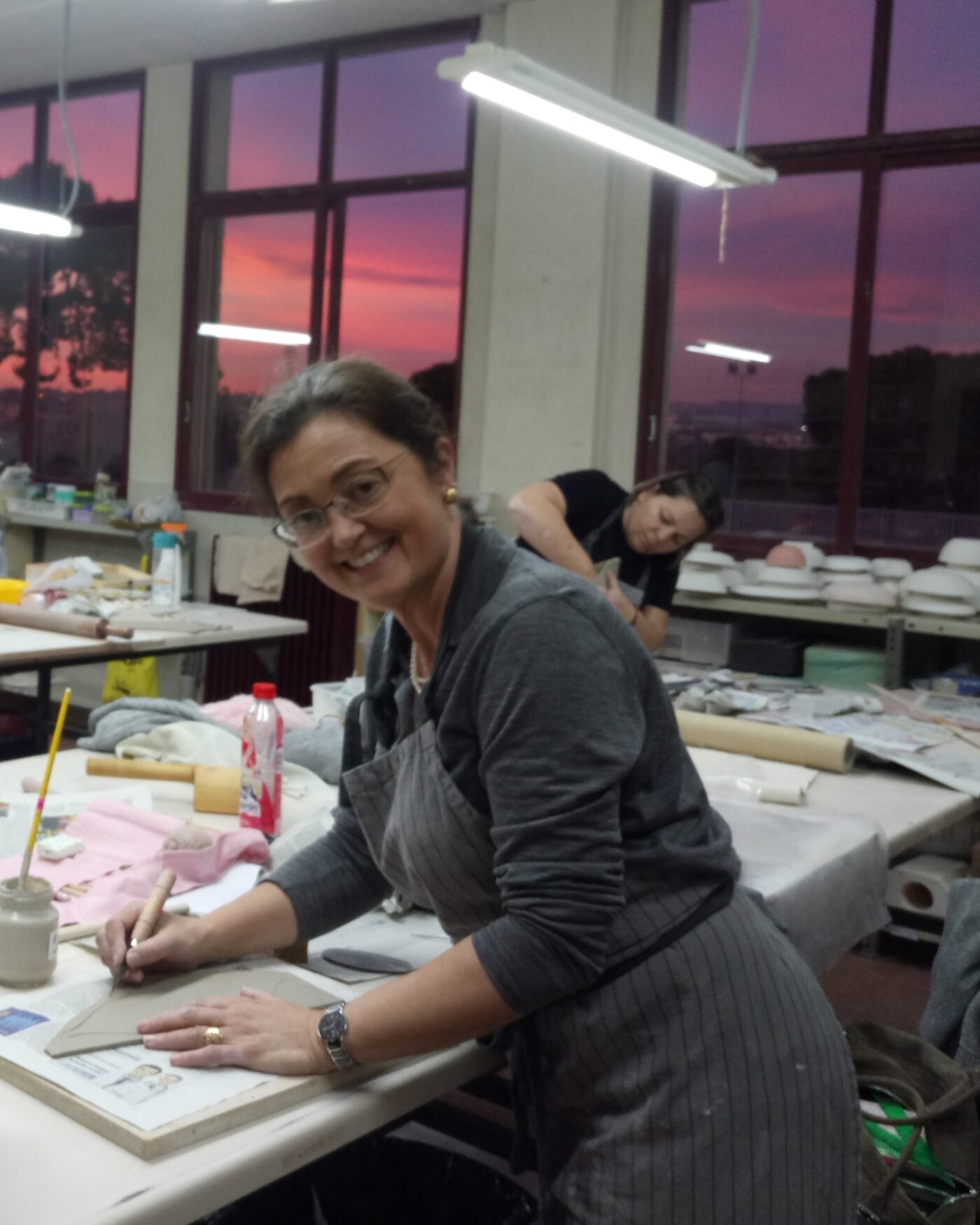 Henar Sánchez Seco trabajando en el taller